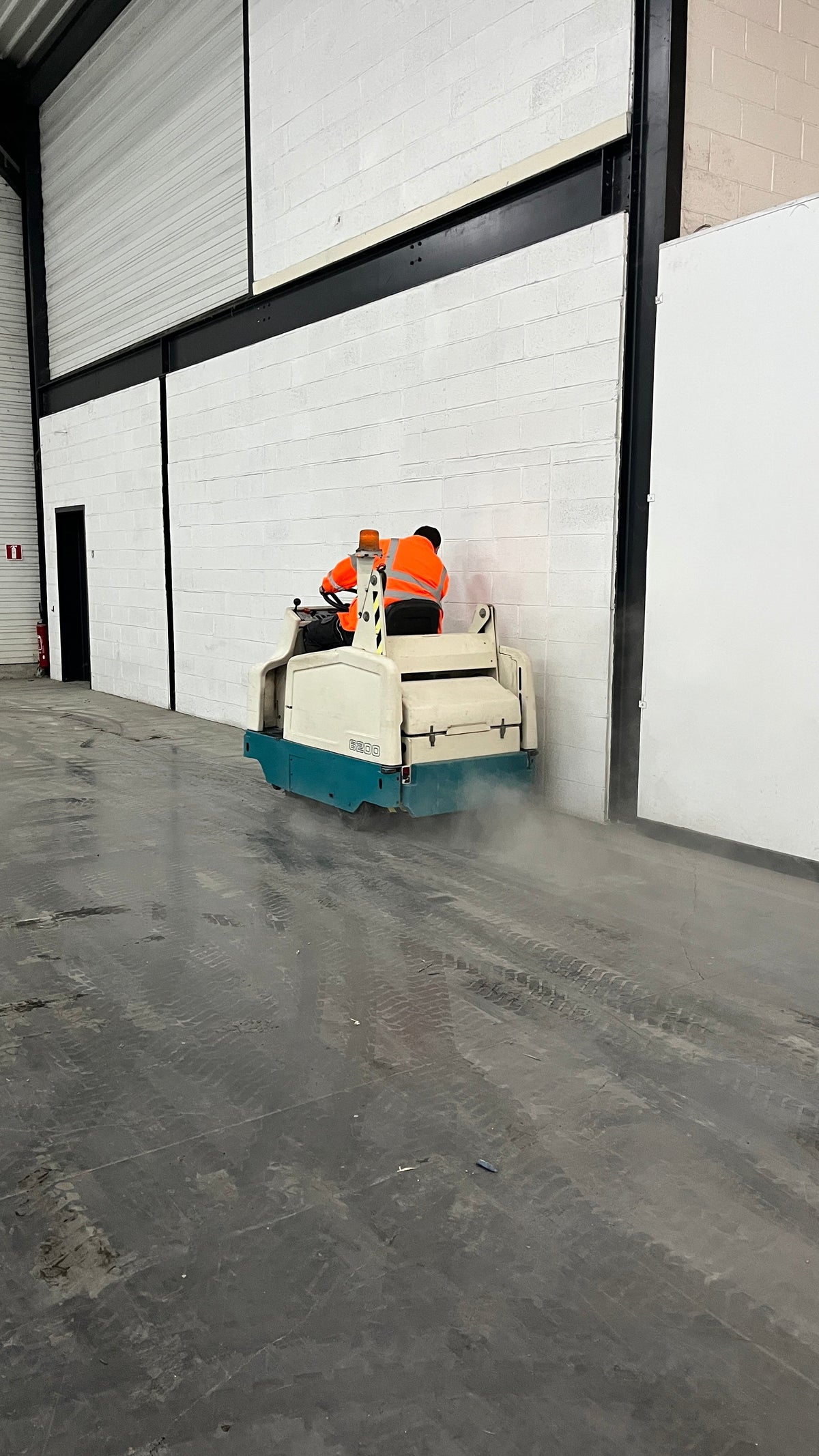 Balayage de zones d'entrepôts chez notre client Dekeirel et Hardebolle